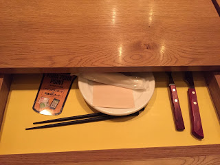 よなよなのテーブルの引き出し よなよなのテーブルの引き出し