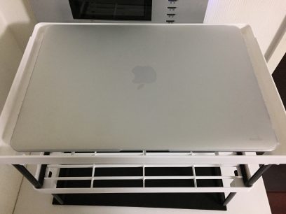 MacBookにちょうどいいキャンドゥのキッチンスタンド(ミドル)