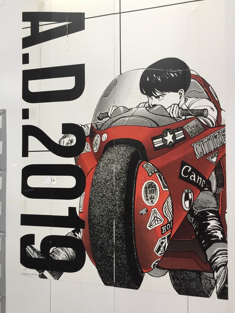 パルコ工事中のAKIRA　金田とバイク