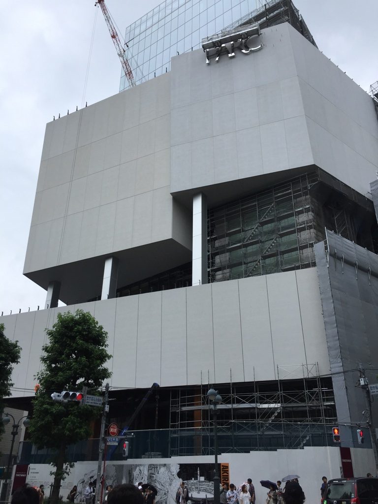 パルコ工事中のAKIRA　新しいパルコビル2