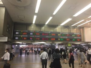 新宿駅の新しい東西自由通路 西口側