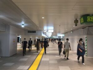 新宿駅の新しい東西自由通路 東口側から撮影 1