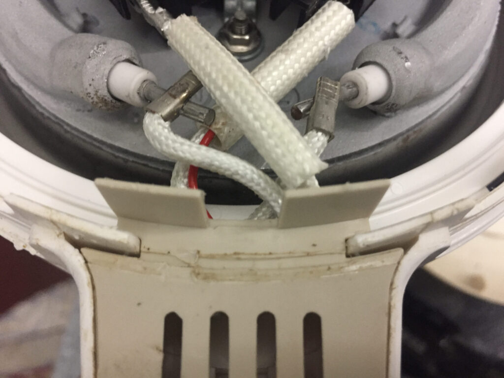 ポットの上の部分 ティファールの電気ケトル アプレシア プラスのネジが外れる